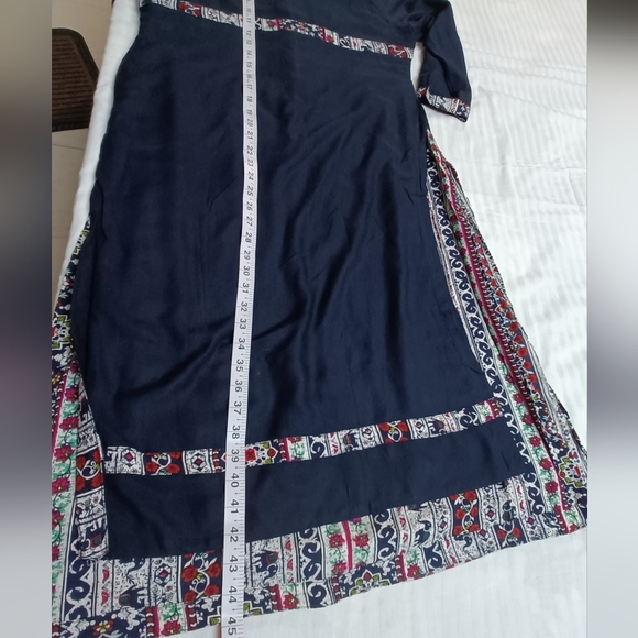 Women's Navy Blue Double Layered Printed Rayon Mandarin Collar Long Kurta - Picture 7 of 9